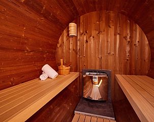Interieur van de sauna in Vakantievilla Amalia 2 Deluxe in Kotten, ideaal voor een ontspannende ervaring.