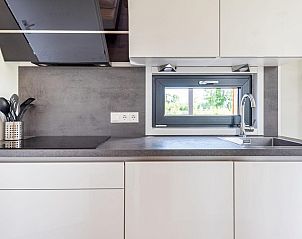 Keuken van Parklodge 6 in Kotten: moderne faciliteiten in vakantiehuis in Gelderland.
