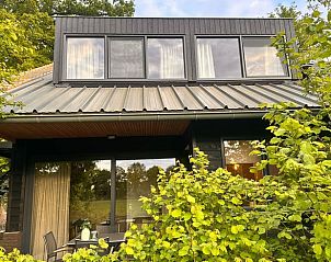 Buitenkant van Vakantiehuis in Rekken, modern en omgeven door groen in de Achterhoek, Gelderland.