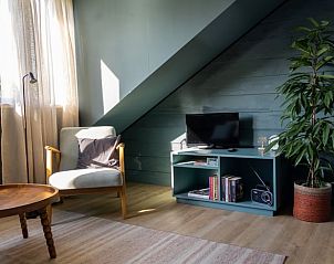 Sfeervolle leeshoek in Vakantiehuisje in Rekken, ideaal voor rust in Achterhoek, Gelderland.