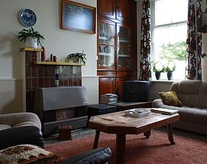 Knusse woonkamer van Vakantiehuis in Heelweg met comfortabele banken en een klassieke inrichting in de Achterhoek, Gelderland.