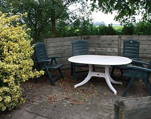 Buitenruimte van Vakantiehuis in Heelweg met terras en tuinmeubilair, ideaal voor zomerse avonden in de Achterhoek.
