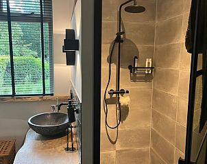 Inloopdouche met regendouche in Vakantiehuis in Heelweg, Achterhoek, Gelderland.