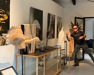 Binnenruimte van de Art-Man galerie bij Vakantiehuis in Heelweg, Achterhoek, Gelderland.