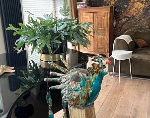 Unieke kunst en decoratie in woonkamer van Vakantiehuis in Heelweg, Achterhoek, Gelderland.