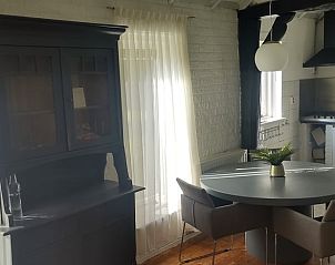 Stijlvolle eetkamer in Vakantiehuis in Varsseveld, gelegen in Heelweg, Achterhoek, voor gezellige maaltijden in Gelderland.