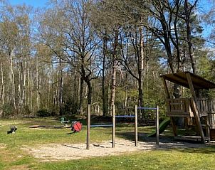 Speeltuin bij Vakantiehuis in Zelhem, perfect voor kinderen in de natuurlijke omgeving van de Achterhoek, Gelderland.
