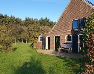 Buitenkant van Huisje in Zelhem, vakantiehuis in Achterhoek, Gelderland, omgeven door groene natuur en rust.