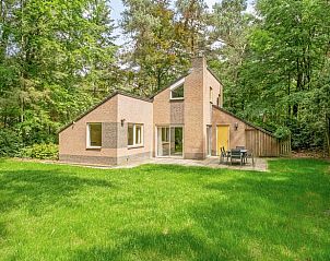 Vakantiehuis in Zelhem omringd door natuur in de Achterhoek, Gelderland, met ruim terras en groene omgeving.