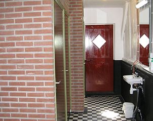 Moderne badkamer in Huisje in Zelhem, vakantiehuis in de Achterhoek met stijlvolle inrichting in Gelderland.