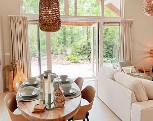 Gezellige eet- en woonkamer in Huisje in Ruurlo, vakantiehuis in de natuurrijke omgeving van Ruurlo, Achterhoek, Gelderland.