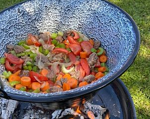 Verse stoofpot bereid bij Vakantiehuis in Aalten, een smaakvolle ervaring in de Achterhoek.