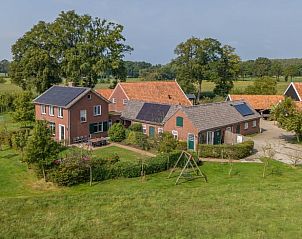 Vakantiehuis in Aalten, gelegen in het groene landschap van de Achterhoek, Gelderland, biedt een rustieke verblijfservaring met ruime tuin en landelijke charme.