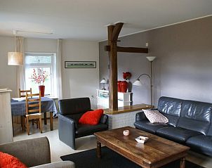 Gezellige woonkamer in Vakantiehuis in Aalten, Achterhoek, Gelderland met comfortabele zitruimte en sfeervolle inrichting.