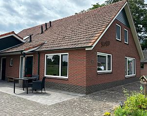 Huisje in Aalten, een charmant vakantiehuis in de Achterhoek, Gelderland, met een uitnodigend terras en landelijke omgeving.