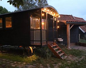 Sfeervolle avondverlichting van Huisje in Aalten, glamping lodge in Aalten, Achterhoek, Gelderland.