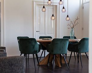 Stijlvolle eetkamer in Vakantiehuisje in Aalten, ideaal voor gezellig samenzijn in de Achterhoek.