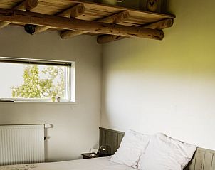 Sfeervolle slaapkamer in Huisje in Laren, vakantieaccommodatie in de groene Achterhoek, Gelderland.