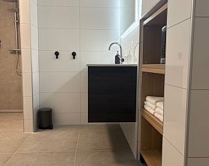 Moderne badkamer in Huisje in Laren, vakantieaccommodatie in Gelderland met luxe voorzieningen.