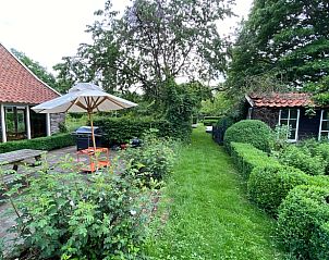 Buitenterras van Huisje in Laren (GLD), vakantiehuis in de Achterhoek, Gelderland met barbecue en tuinmeubilair.