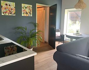 Stijlvolle binnenruimte met keuken in Vakantiehuisje in Groenlo, Achterhoek, Gelderland.