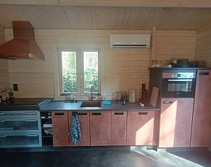 Moderne keuken in Vakantiehuisje in Lochem, ideaal voor koken in de Achterhoek.