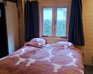 Comfortabele slaapkamer in Vakantiehuisje in Lochem, ideaal voor rust in Gelderland.