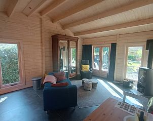 Ruime binnenruimte in Vakantiehuisje in Lochem, ideaal voor familiebijeenkomsten.