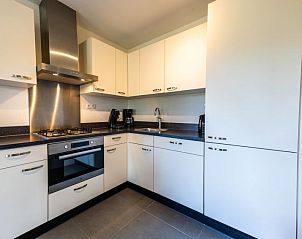 Moderne keuken in Vakantiehuis De Wiersse 6, Lochem, Achterhoek, Gelderland, compleet met apparatuur.