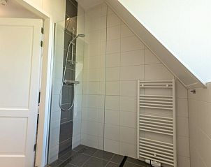 Grote douche in Vakantiehuis De Wiersse 6, Lochem, Achterhoek, Gelderland, met glazen wand.