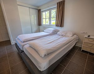 Slaapkamer in Vakantiehuis Bronckhorst 6, Lochem, Achterhoek, Gelderland, met twee comfortabele bedden.