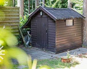 Speeltoestel in de tuin van DG1545 vakantiehuis in Lochem, Achterhoek, Gelderland.