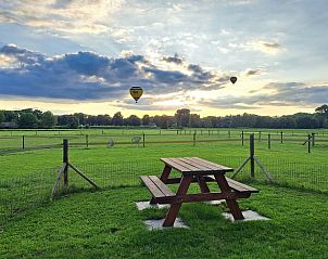 Adembenemende zonsondergang bij Vakantiehuisje in Lochem, een serene ervaring in de Achterhoek, Gelderland.