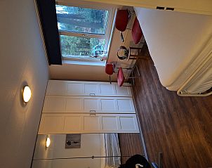 Luxe badkamer in Vakantiehuis 4L, Lochem, Achterhoek met ligbad en douche voor ultiem comfort in Gelderland.