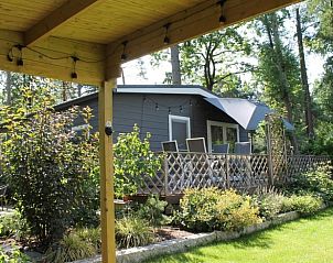 Vakantiehuisje in Lochem met veranda en bloeiende tuin, Achterhoek.