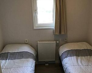 Tweede slaapkamer met twee bedden in Vakantiehuisje in Lochem, Achterhoek.