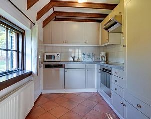 Moderne keuken in Huisje in Hengelo met uitzicht op de Achterhoek.