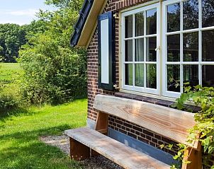 Zonnig bankje bij Huisje in Hengelo met uitzicht op de Achterhoek.