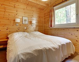 Hoofdslaapkamer in Vakantiehuisje in Hengelo, Achterhoek, met comfortabel tweepersoonsbed.