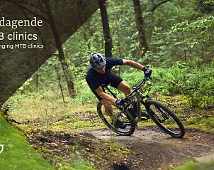 Uitdagende MTB-clinics in de bossen van de Achterhoek, nabij Unbrick One in Hengelo, Gelderland, voor avontuurlijke fietsers.