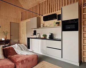 Moderne keukenfaciliteiten in Unbrick One, Hengelo, Achterhoek, Gelderland, met alles wat je nodig hebt voor een comfortabel verblijf.