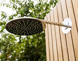 Stijlvolle wastafel in Unbrick One, Hengelo, Achterhoek, Gelderland, met moderne kranen en elegant design.