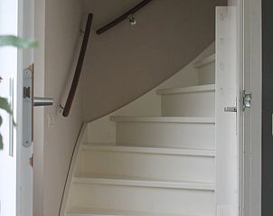 Witte trap in Vakantiehuisje in Hengelo GLD, Varssel, Bronckhorst, Achterhoek, Gelderland.