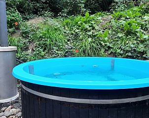 Entspannen Sie sich im Whirlpool im Ferienhaus in Harfsen, das in der grnen Natur von Achterhoek, Gelderland, liegt.