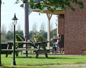Buitenruimte met zitgedeelte bij Vakantiehuis in Didam, ideaal voor ontspanning in de natuur van de Achterhoek.