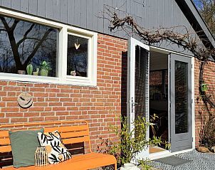 Zonnig terras bij Vakantiehuisje in Haarlo, ideaal voor ontspanning in de groene Achterhoek.