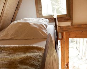 Knusse slaapkamer in boomhut van Huisje in Haarlo, vakantiewoning in Achterhoek, Gelderland.