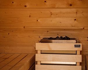 Houten sauna in Vakantiehuisje in Haarlo, Achterhoek, Gelderland voor ultieme ontspanning.