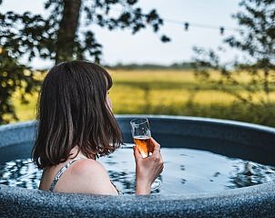 Ontspannen in een hot tub met uitzicht bij Vakantiehuisje in Haarlo, Achterhoek, Gelderland.