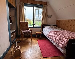 Comfortabele slaapkamer met uitzicht in Vakantiehuis in Wichmond, een rustpunt in de Achterhoek, Gelderland.
